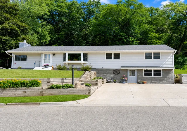 1st image of 1629 Poplar Dr, Red Wing, MN 55066 | MLS# 7099600