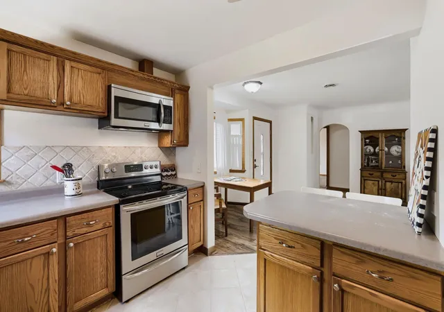 2nd image of 114 Frost St W, South Saint Paul, MN 55075 | MLS# 7099602