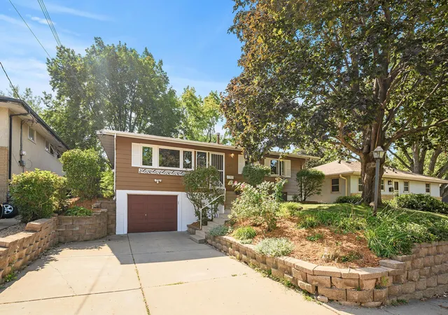 3rd image of 1320 44Th Ave Ne, Minneapolis, MN 55421 | MLS# 7099609