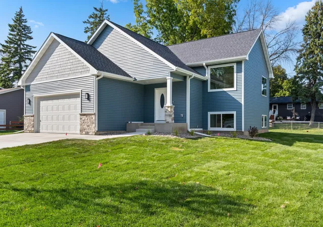 Photo 2 of Single family home for sale at 1312 Robinwood Ln, Faribault, MN 55021 | MLS# 7099614 | Listing updated on 2026-10-01