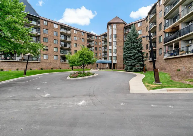 2nd image of 2601 Kenzie Ter #315, Saint Anthony, MN 55418 | MLS# 7099622