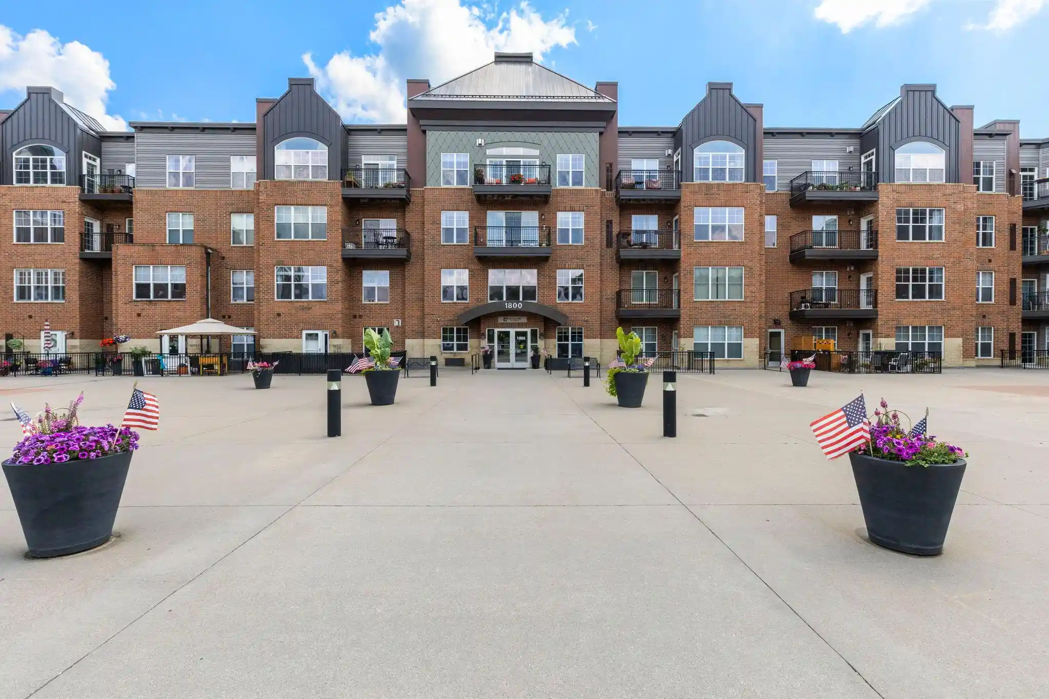Listing Photo 1 - Condo for sale in 1800 Graham Ave located at 1800 Graham Ave, St. Paul, MN 55116 - Unit #130