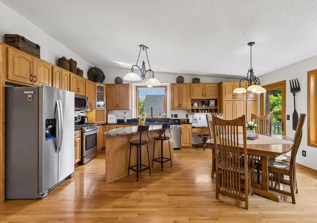 3rd image of 16560 Lake Ridge Dr, Maple Grove, MN 55311 | MLS# 7099638