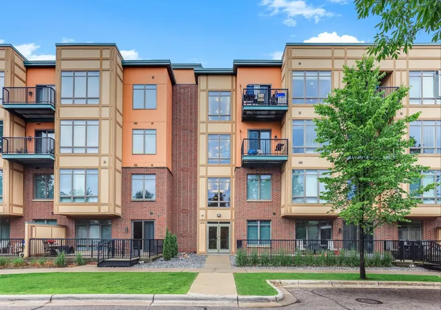 Homes for sale in Columbia Heights, MN | 1070 Grandview Ct Ne #411, Columbia Heights, MN 55421 | MLS# 7099677
