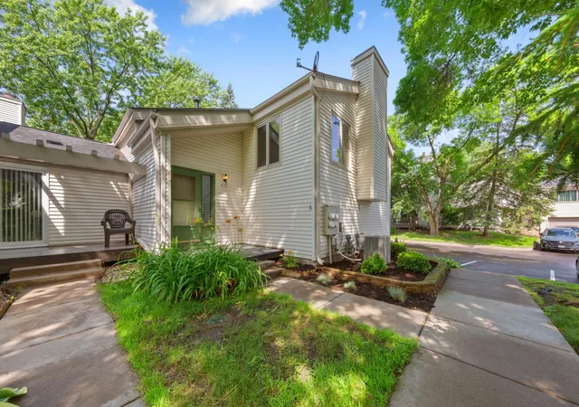 3rd image of 435 Fontaine Ct, Saint Paul, MN 55125 | MLS# 7099724