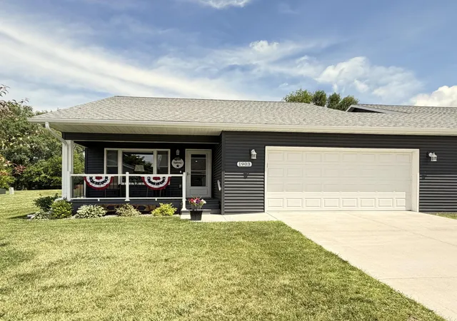 Homes for sale in Windom, MN | 1903 Bud Rd, Windom, MN 56101 | MLS# 7099725
