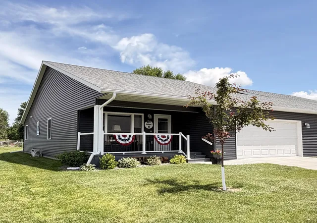 Homes for sale in Windom, MN | 1903 Bud Rd, Windom, MN 56101 | MLS# 7099725