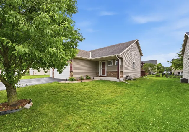 3rd image of 182 Ardennes Ave Ne, Shakopee, MN 55379 | MLS# 7099731