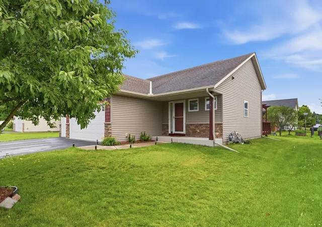 4th image of 182 Ardennes Ave Ne, Shakopee, MN 55379 | MLS# 7099731