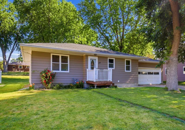 1st image of 205 Burr Oak Dr, Albert Lea, MN 56007 | MLS# 7099734