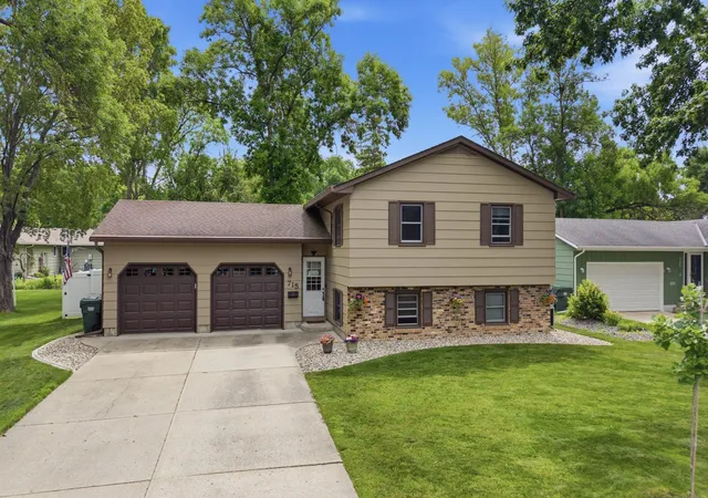 Homes for sale in Hutchinson, MN | 715 Sunset St Sw, Hutchinson, MN 55350 | MLS# 7099772