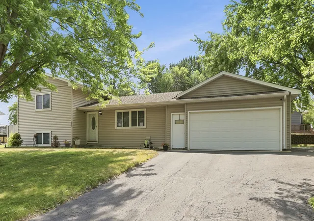 1st image of 19 Heights Rd Nw, Saint Michael, MN 55376 | MLS# 7099783