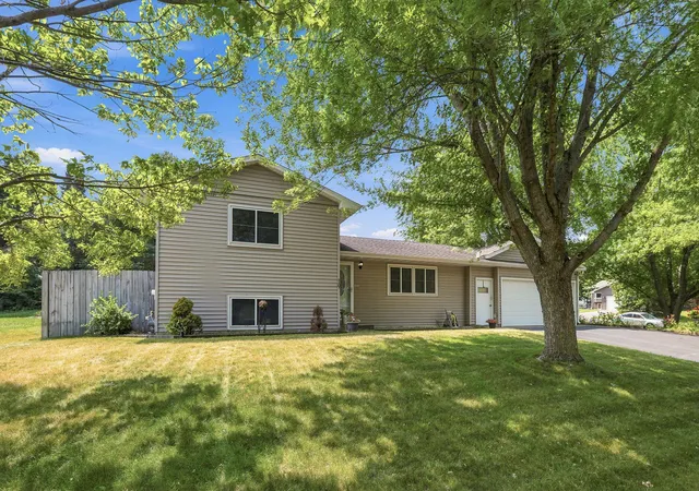 2nd image of 19 Heights Rd Nw, Saint Michael, MN 55376 | MLS# 7099783