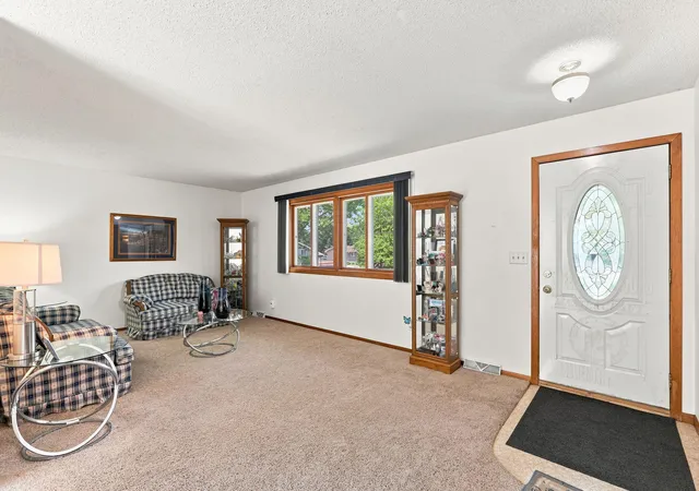 Photo 3 of Sale Pending at 19 Heights Rd NW, Saint Michael, MN 55376 | MLS# 7099783 | Listing updated on 2026-10-01