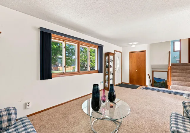Photo 4 of Sale Pending at 19 Heights Rd NW, Saint Michael, MN 55376 | MLS# 7099783 | Listing updated on 2026-10-01