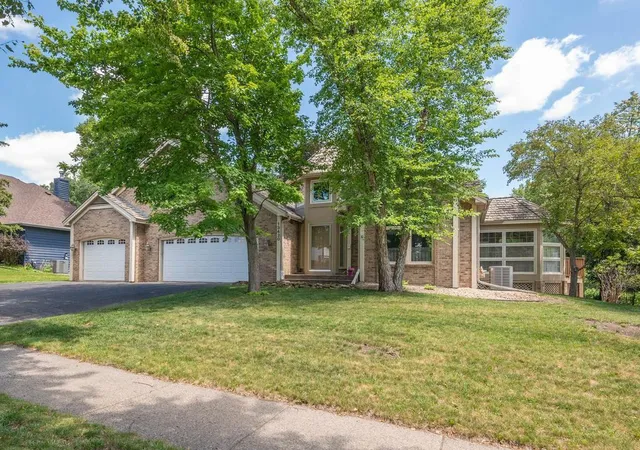 Homes for sale in Apple Valley, MN | 13420 Pennock Ave, Apple Valley, MN 55124 | MLS# 7099784