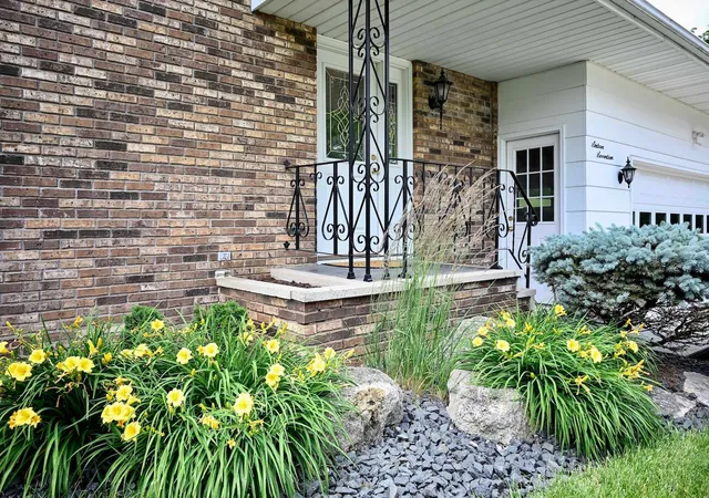 2nd image of 1617 Circle Dr, Winona, MN 55987 | MLS# 7099803