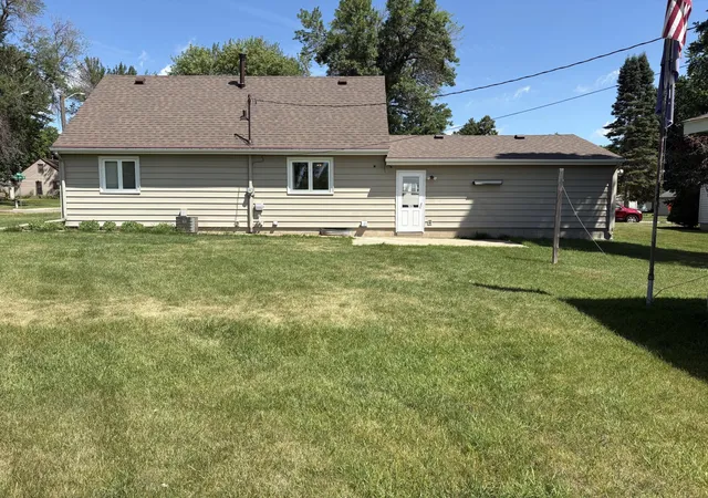 Homes for sale in Albert Lea, MN | 702 Glenview Dr, Albert Lea, MN 56007 | MLS# 7099813