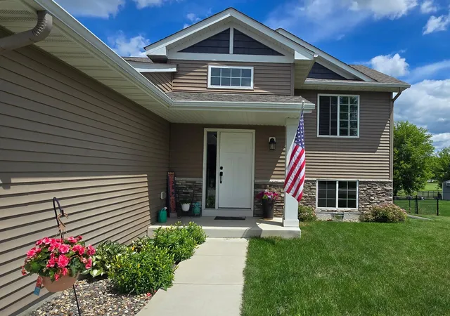 Homes for sale in Annandale, MN | 1020 Acacia Dr S, Annandale, MN 55302 | MLS# 7099828
