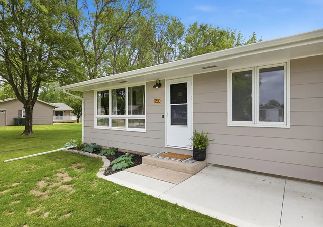 Homes for sale in Hutchinson, MN | 1150 13Th Ave Nw, Hutchinson, MN 55350 | MLS# 7099834