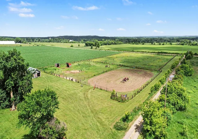 3rd image of 35504 Reed Ave, Shafer, MN 55074 | MLS# 7099853