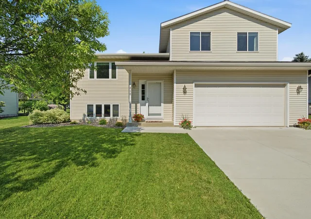 Homes for sale in Mankato, MN | 212 Glen Ellen Dr, Mankato, MN 56001 | MLS# 7099874