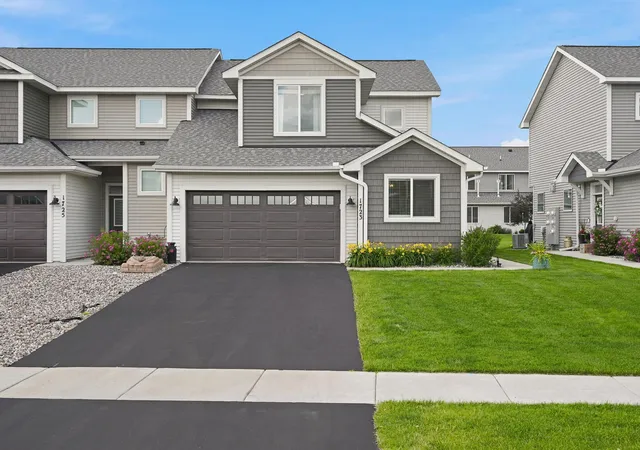 2nd image of 1723 Southpoint Ln, Hudson, WI 54016 | MLS# 7099876