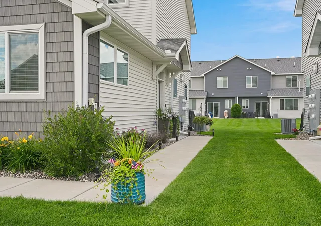 3rd image of 1723 Southpoint Ln, Hudson, WI 54016 | MLS# 7099876