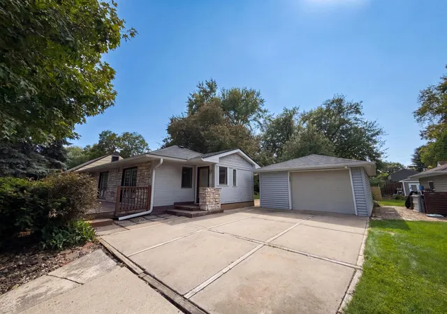 Photo 1 of Single family home for sale at 2591 Aldine St, Saint Paul, MN 55113 | MLS# 7099947 | Listing updated on 2026-09-25