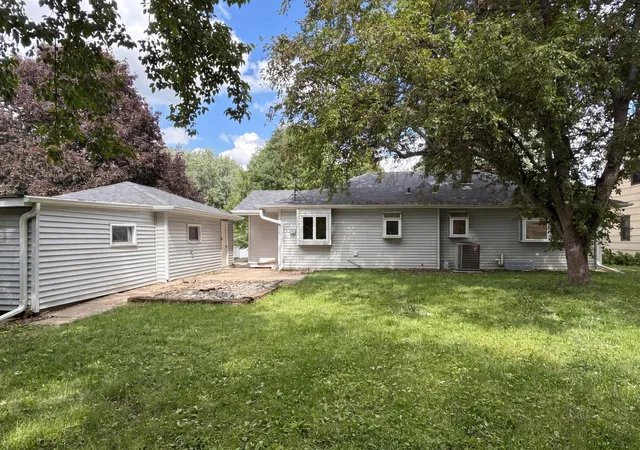 Photo 4 of Single family home for sale at 2591 Aldine St, Saint Paul, MN 55113 | MLS# 7099947 | Listing updated on 2026-09-25