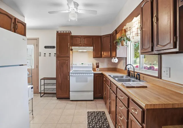4th image of 3851 Flowerfield Rd, Circle Pines, MN 55014 | MLS# 7099960