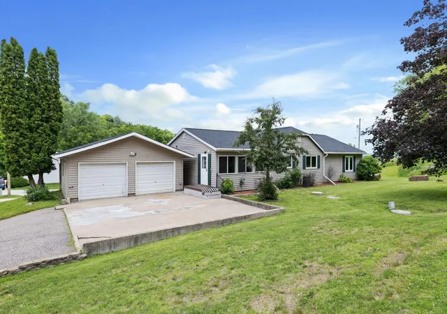 2nd image of 46825 Oak Hill Ln, La Crescent, MN 55947 | MLS# 7099964