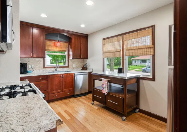 2nd image of 512 S 1st St, La Crescent, MN 55947 | MLS# 7099982