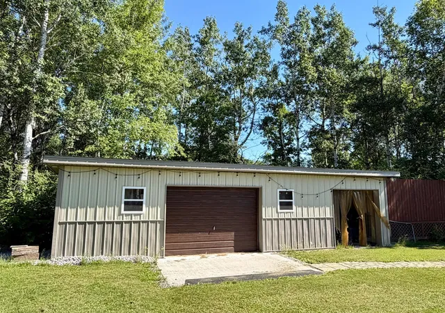 Photo 4 of Single family home for sale at 35103 570th Avenue, Warroad, MN 56763 | MLS# 7100045 | Listing updated on 2026-08-12