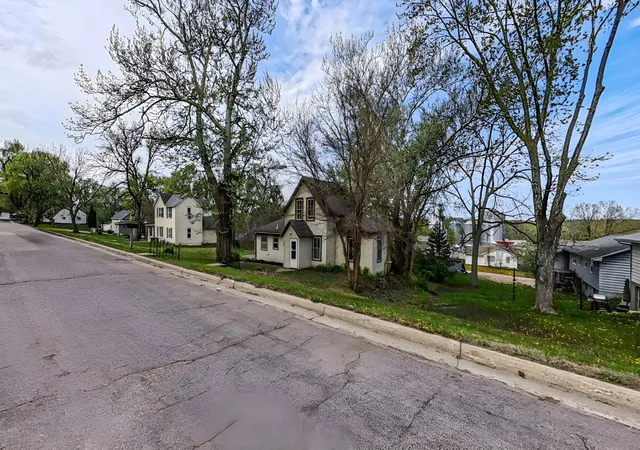 21st image of 320 N 3rd St, Le Sueur, MN 56058 | MLS# 7100085