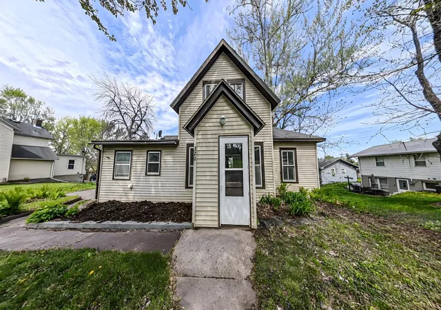 3rd image of 320 N 3Rd St, Le Sueur, MN 56058 | MLS# 7100085