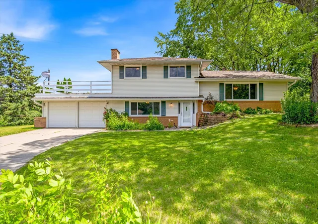 1st image of 11111 Carver Ct, Burnsville, MN 55337 | MLS# 7100087