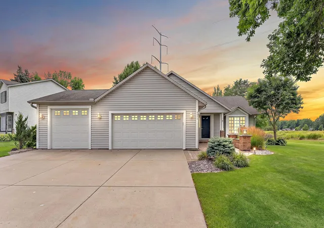 Photo 1 of Single family home for sale at 9013 Indian Blvd S, Cottage Grove, MN 55016 | MLS# 7100090 | Listing updated on 2026-09-18