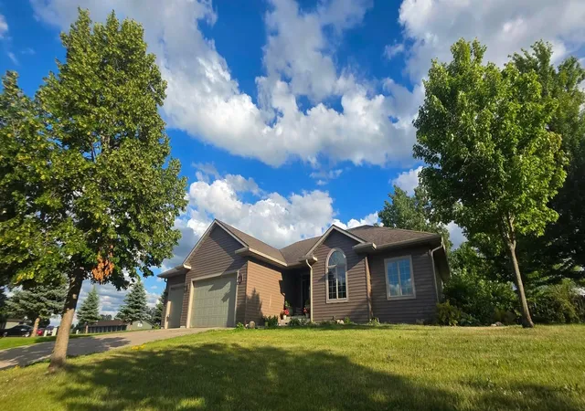 1st image of 3003 Lake Chapeau Dr, Albert Lea, MN 56007 | MLS# 7100101