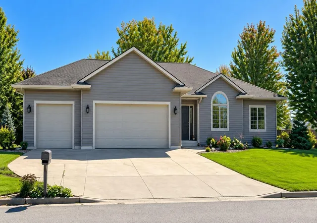 Single family home for sale at 3003 Lake Chapeau Dr, Albert Lea, MN 56007 | MLS# 7100101