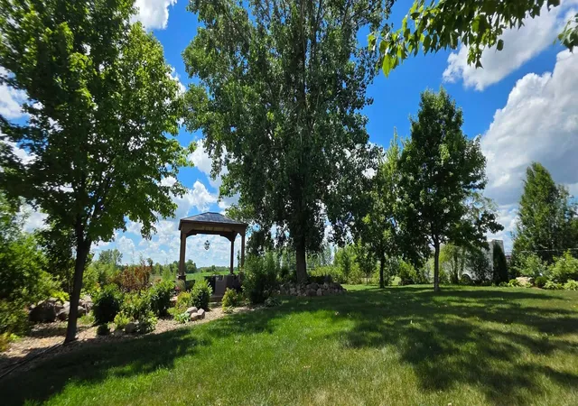 3rd image of 3003 Lake Chapeau Dr, Albert Lea, MN 56007 | MLS# 7100101
