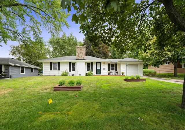 1st image of 9517 Clinton Ave S, Minneapolis, MN 55420 | MLS# 7100173
