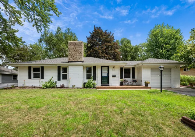 2nd image of 9517 Clinton Ave S, Minneapolis, MN 55420 | MLS# 7100173
