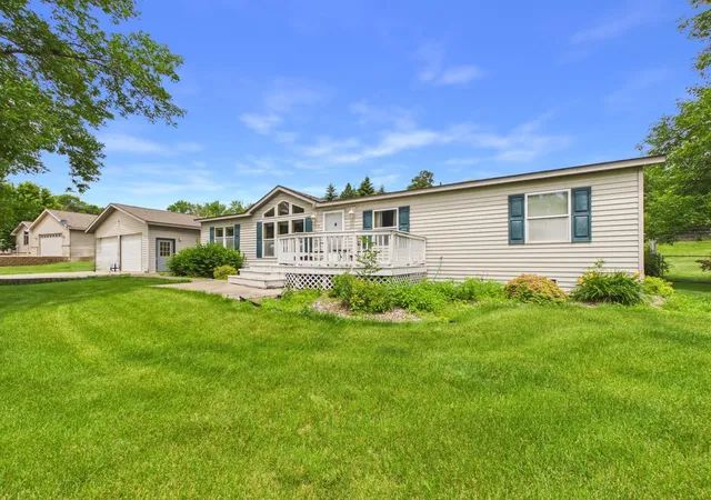 Photo 3 of Single family home for sale at 113 E Ridgeview Dr, Starbuck, MN 56381 | MLS# 7100176 | Listing updated on 2026-07-02