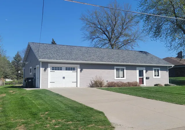 Homes for sale in Kenyon, MN | 411 Bullis St, Kenyon, MN 55946 | MLS# 7100201