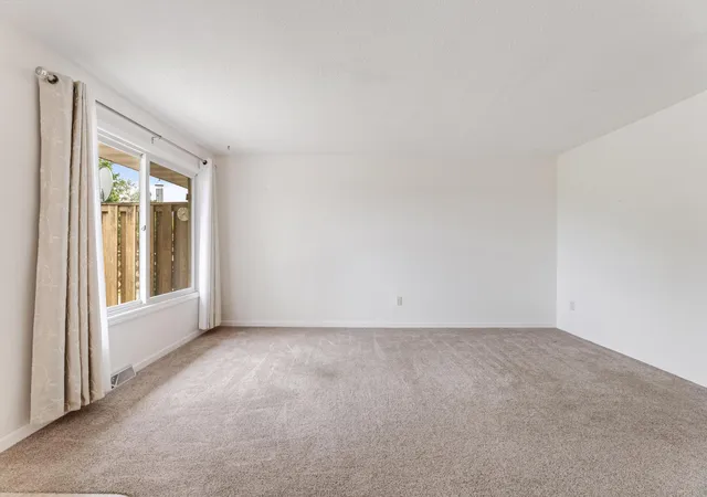 3rd image of 815 Kingston St N, Caledonia, MN 55921 | MLS# 7100283
