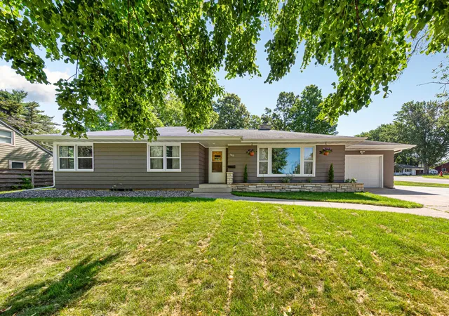 1st image of 1071 Anderson Pl, Owatonna, MN 55060 | MLS# 7100300