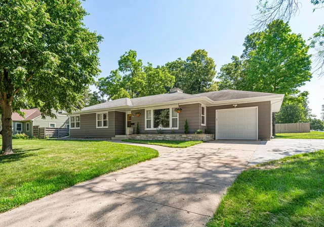 2nd image of 1071 Anderson Pl, Owatonna, MN 55060 | MLS# 7100300