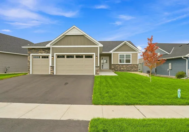 1st image of 1727 Spruce St, Farmington, MN 55024 | MLS# 7100316