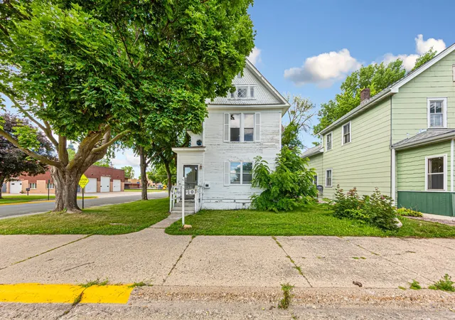 Photo 3 of Single family home for sale at 105 Ash Ave Sw, Montgomery, MN 56069 | MLS# 7100335 | Listing updated on 2026-07-29